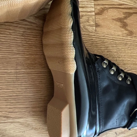 NIB-7 -J. Crew Women's Sperry® for J.Crew Shearwater buckle boots in black - Picture 10 of 11